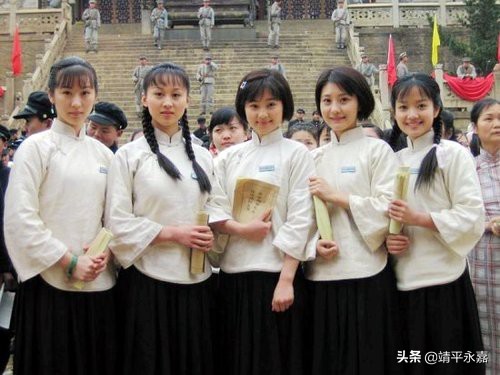 中国女性百年校服变化讲解,南方航空空乘制服的演变