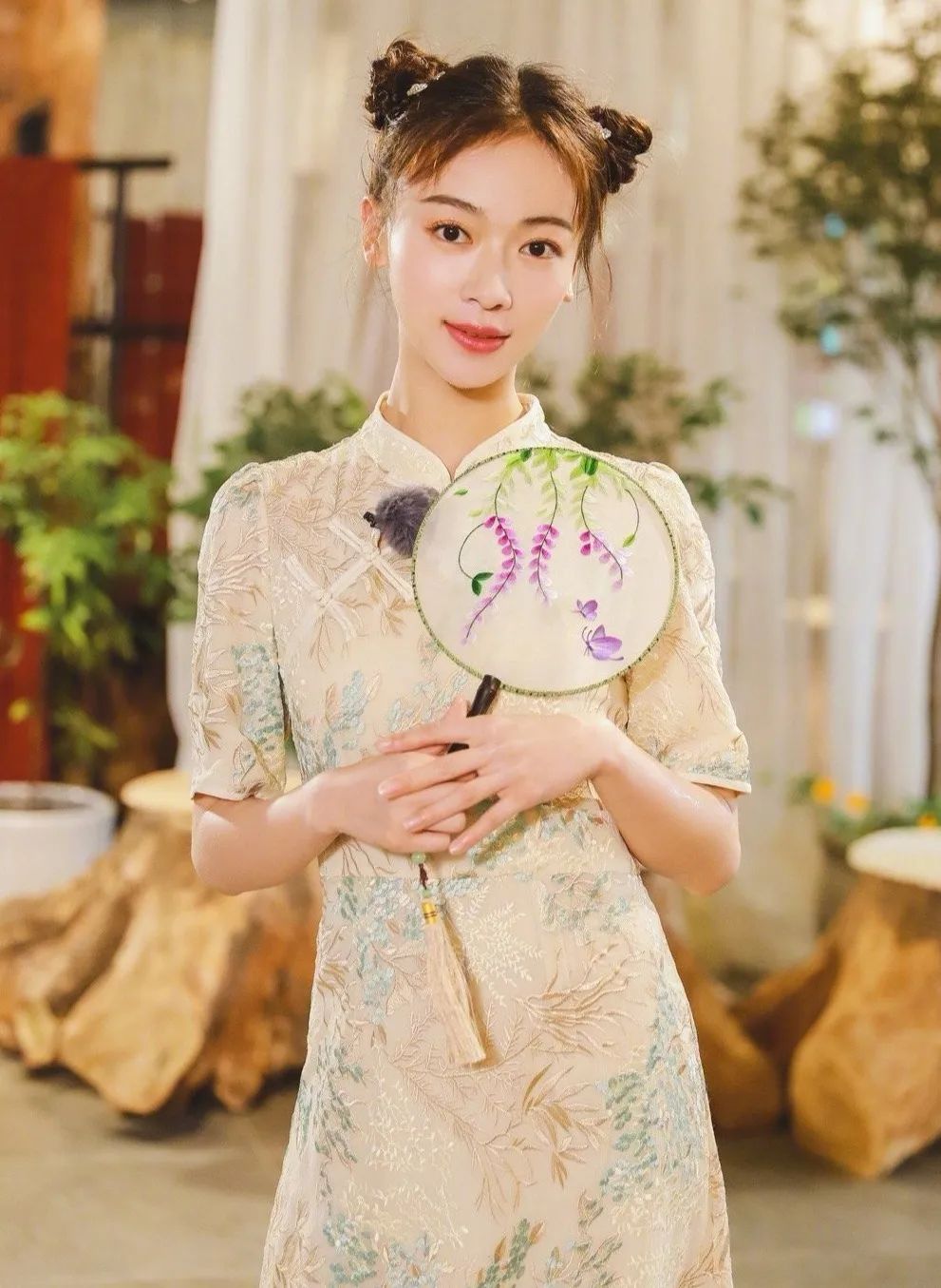 满大街都是浓浓的过节气息,满大街都是国风的衣服