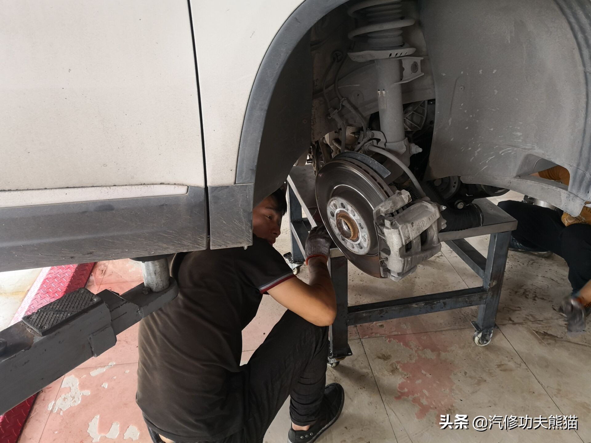 大众途观发动机烧机油维修多少钱,2010款大众途观严重烧机油