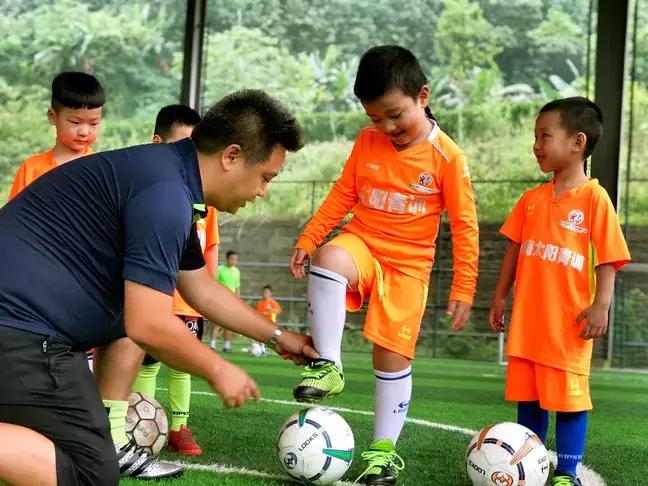 青训足球寒假班报名,太阳青训足球俱乐部