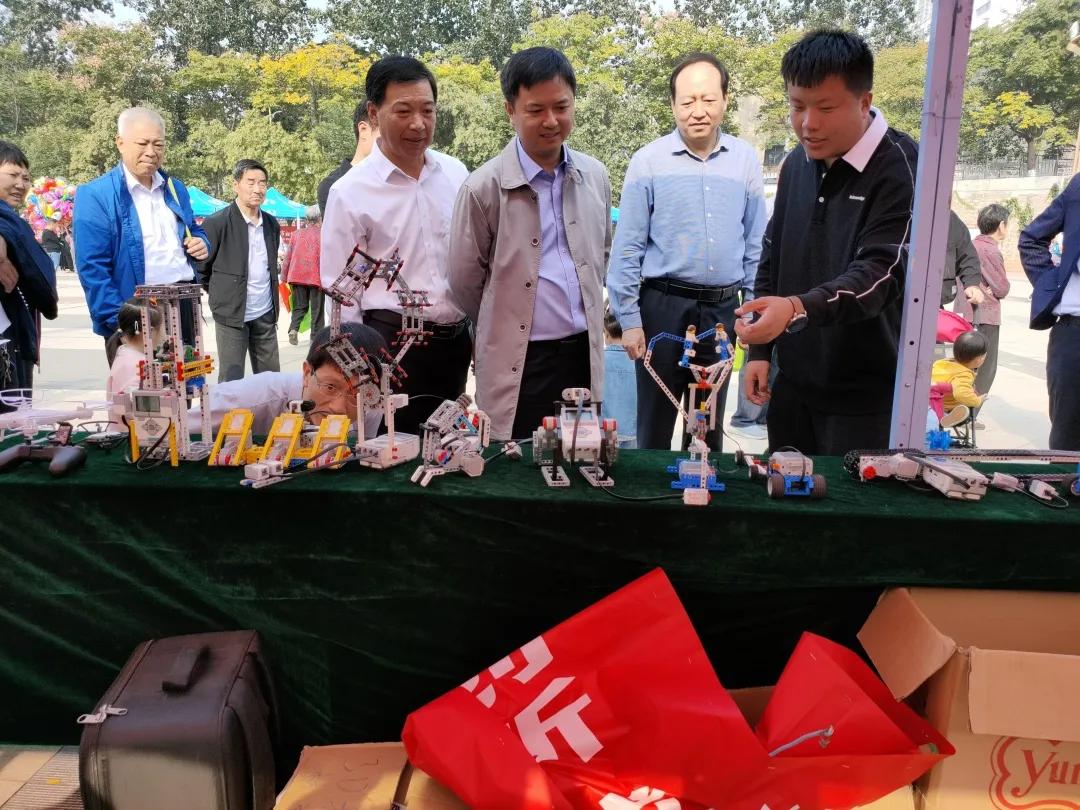 “五位一体”：筑梦教育，引领发展——河南省义马市教体局的转型突围速写