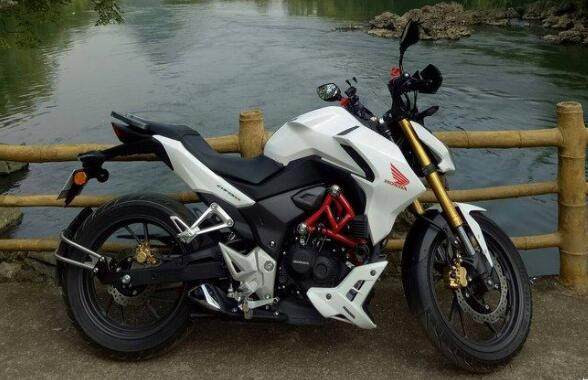 本田cb190r漏油解决方法,本田cb190r暴风眼前避震漏油