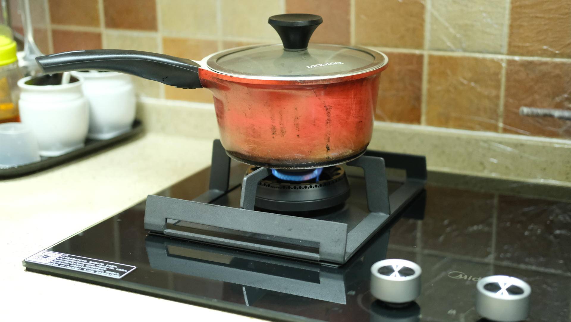 怎样知道燃气灶用了几年了,美的q67燃气灶是高端机吗