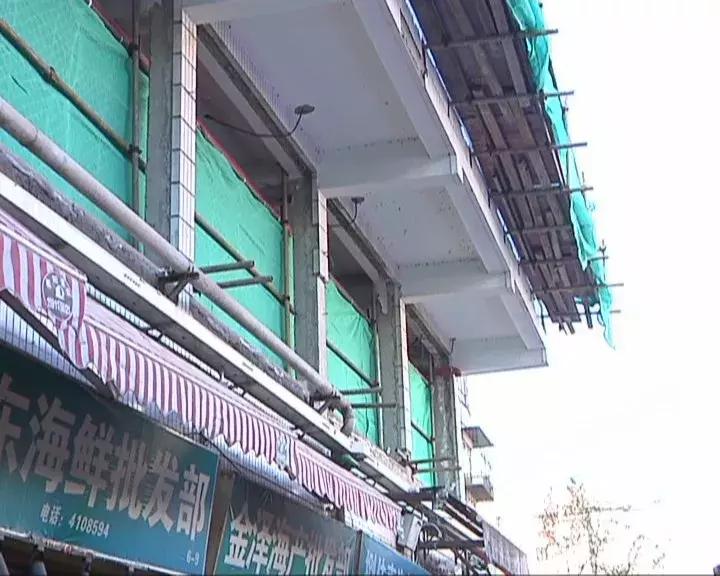 农贸市场顶棚坍塌致1死1伤,农贸市场房屋倒塌事件