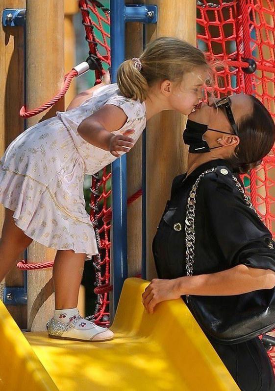 和侃爷恋情曝光！C罗前女友伊莲娜：从二线内衣模特到顶流收割机