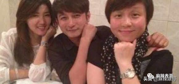 和小鲜肉牵手摸脸，又让人想到他7年前的瓜…