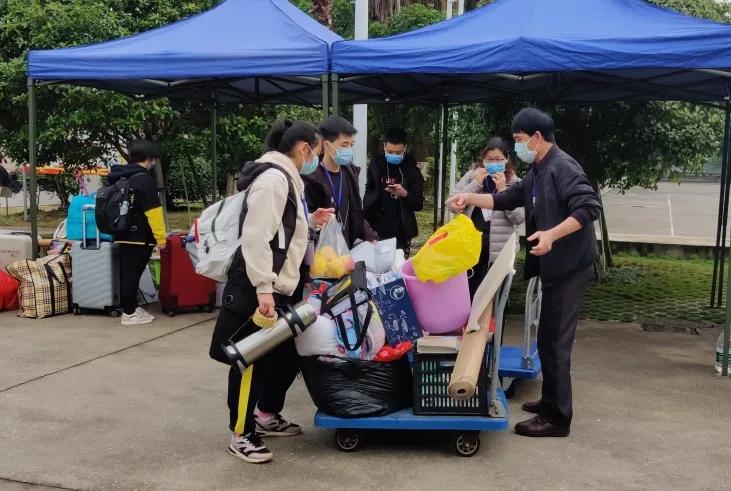 贺州高三开学,广西贺州高三开学的最新通告
