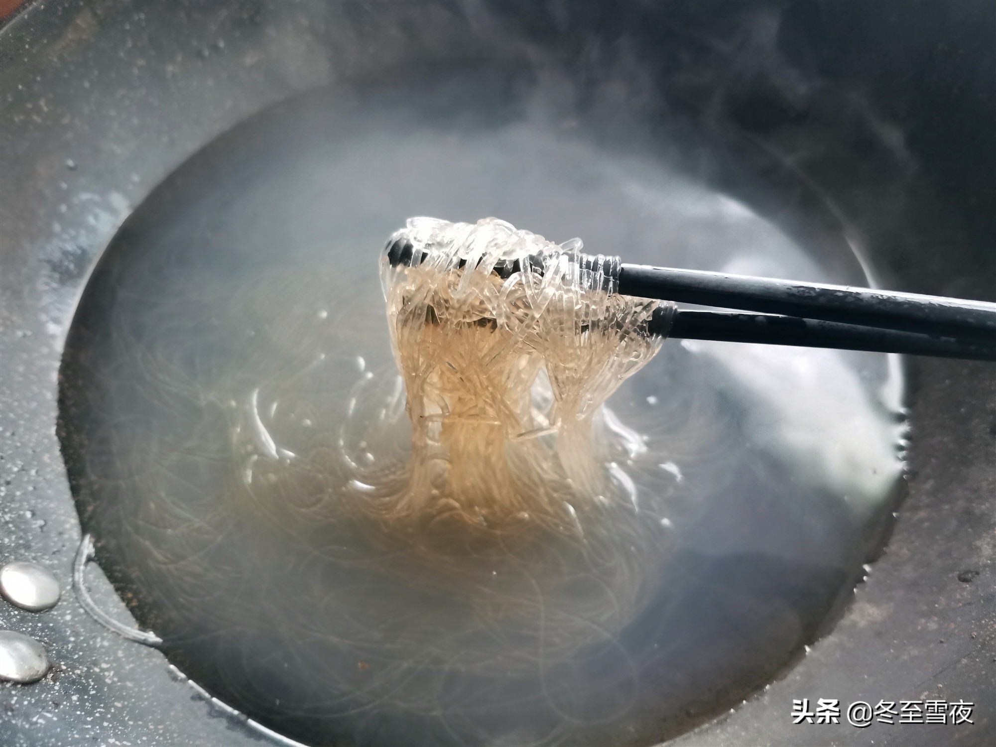 粉丝用凉水泡还是用热水泡,粉丝用开水烫还是用冷水烫