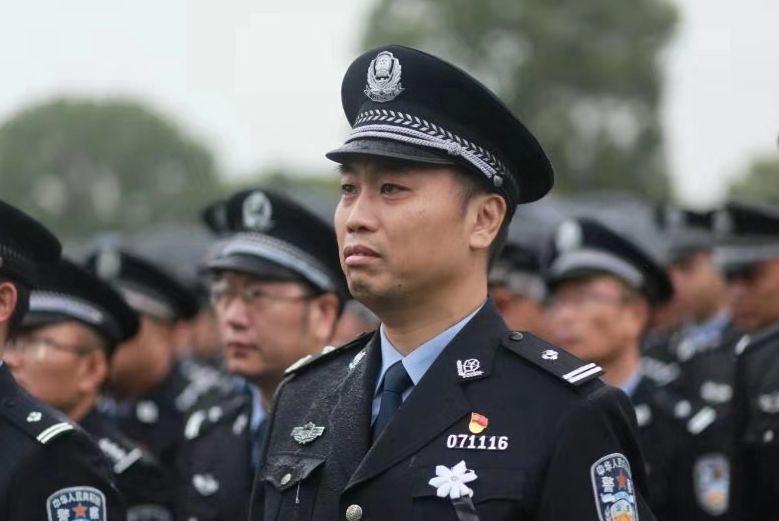 中弹牺牲的儿子,牺牲时年仅十几岁的孩子