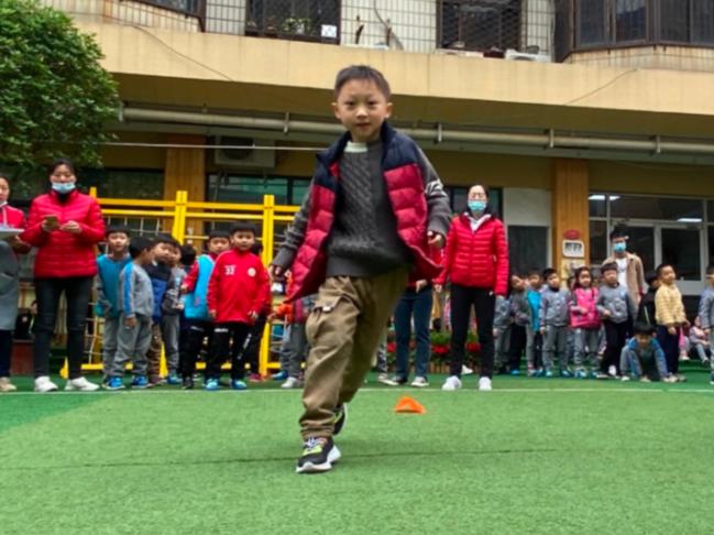 幼儿园足球嘉年华足球比赛视频,幼儿园足球主题游园活动