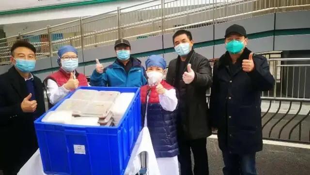 留守武汉的广东老板：组餐饮支援群无偿送餐，捐出仓库20吨食盐