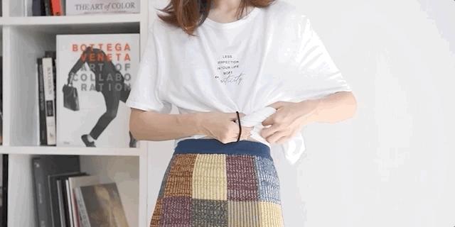 t恤下摆打结方法步骤抖音慢动作,教你一招t恤正确穿法