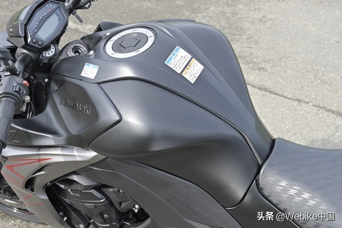 测评川崎zrx1200视频,川崎z1000和宝马s1000r选哪个