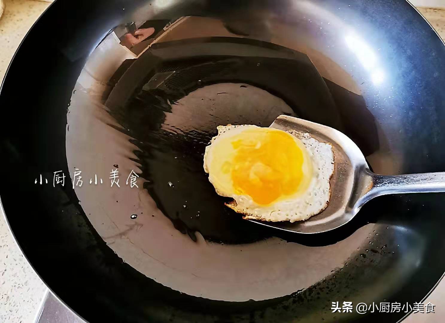 铁锅煎嫩鸡蛋,鸡蛋怎么煎才不会粘锅