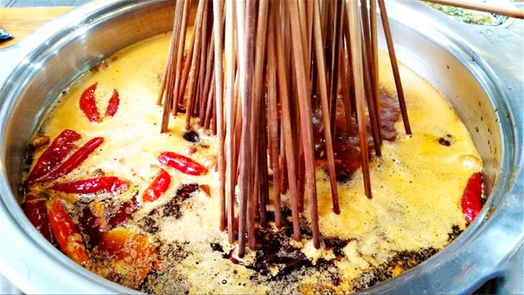 成都庾记厕所串串香,成都藏在巷子里的串串