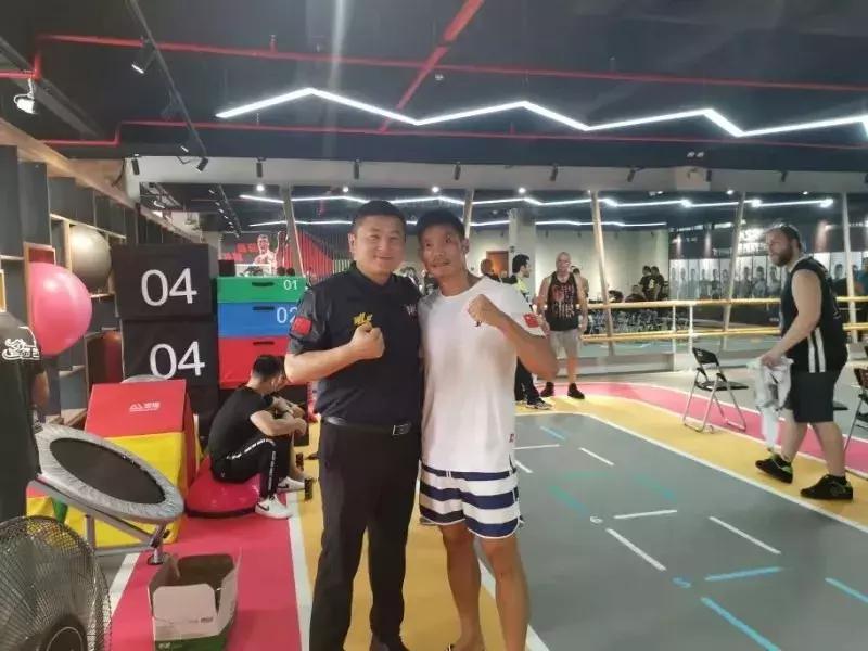 他就是中国知名搏击裁判牛槽旺