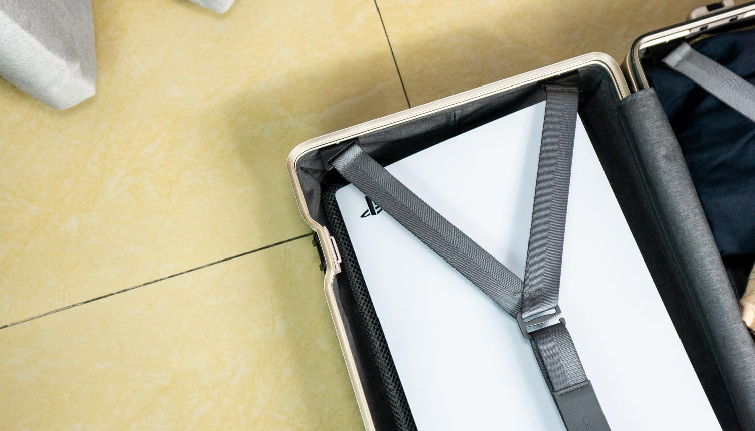 我试了一下，用地平线8号POWER拉杆箱装PS5代路由器刚刚好