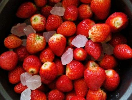 吃不完的草莓要做什么酱,吃不完的草莓怎么做草莓果酱存放