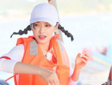 额头凸窄适合的发型女,额头扁脸长适合什么发型女