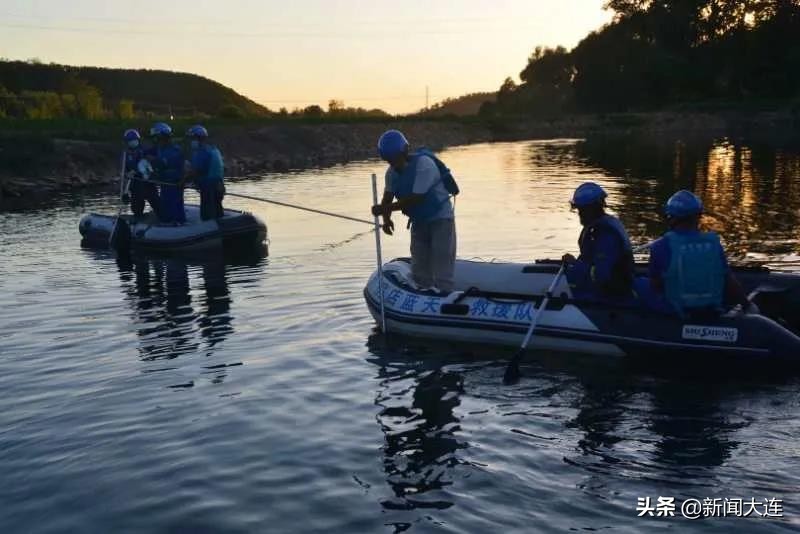 辽宁大连男子溺水抢救现场,事发大连瓦房店小伙不幸溺水身亡