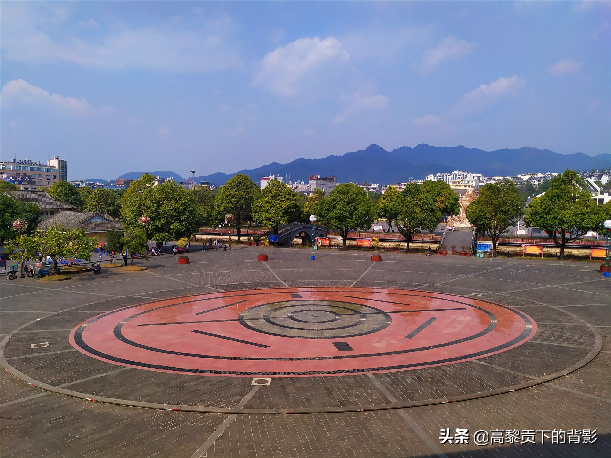 云南腾冲偶遇篮球赛顺便看看腾冲的体育设施如何？