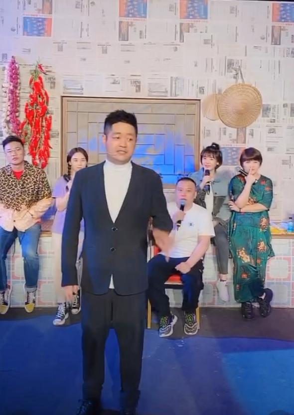 刘老根大舞台徒弟跟赵本山互动,刘老根大舞台直播才艺大比拼