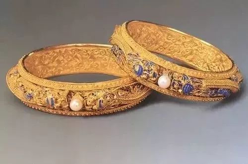 银镯子的简单辨别方法,窄版金镯不容易变形是假的吗