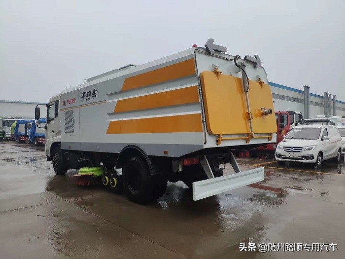 东风天锦扫路车,广东天锦干湿两用吸尘车操作视频