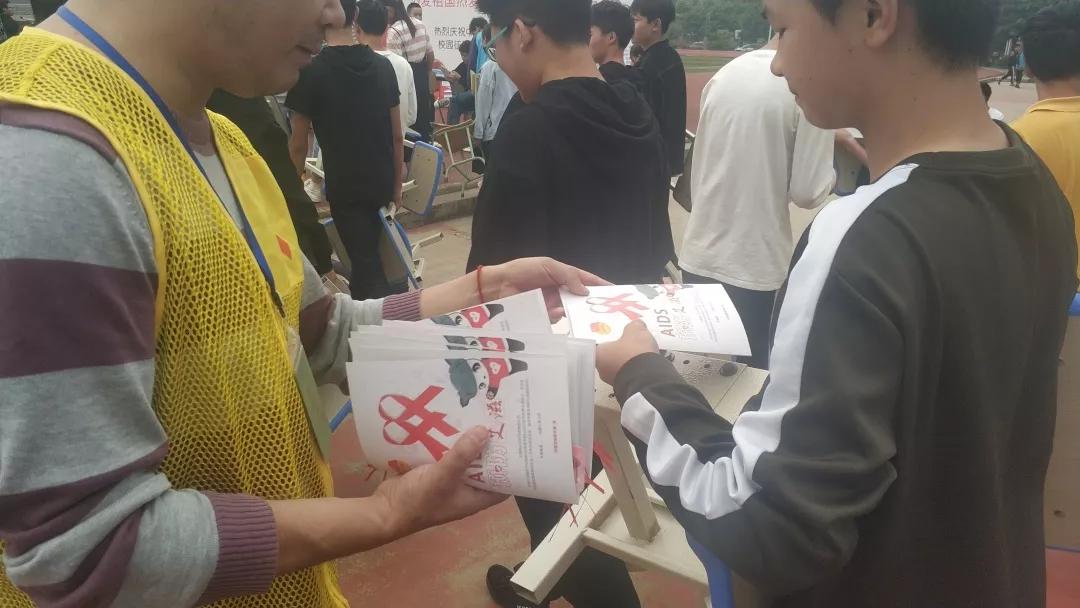 疾控中心举办防艾线上直播活动,黔江疾控中心宣传艾滋病