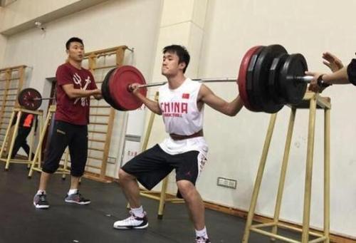 如何拥有一双美腿?深蹲可以让你实现愿望