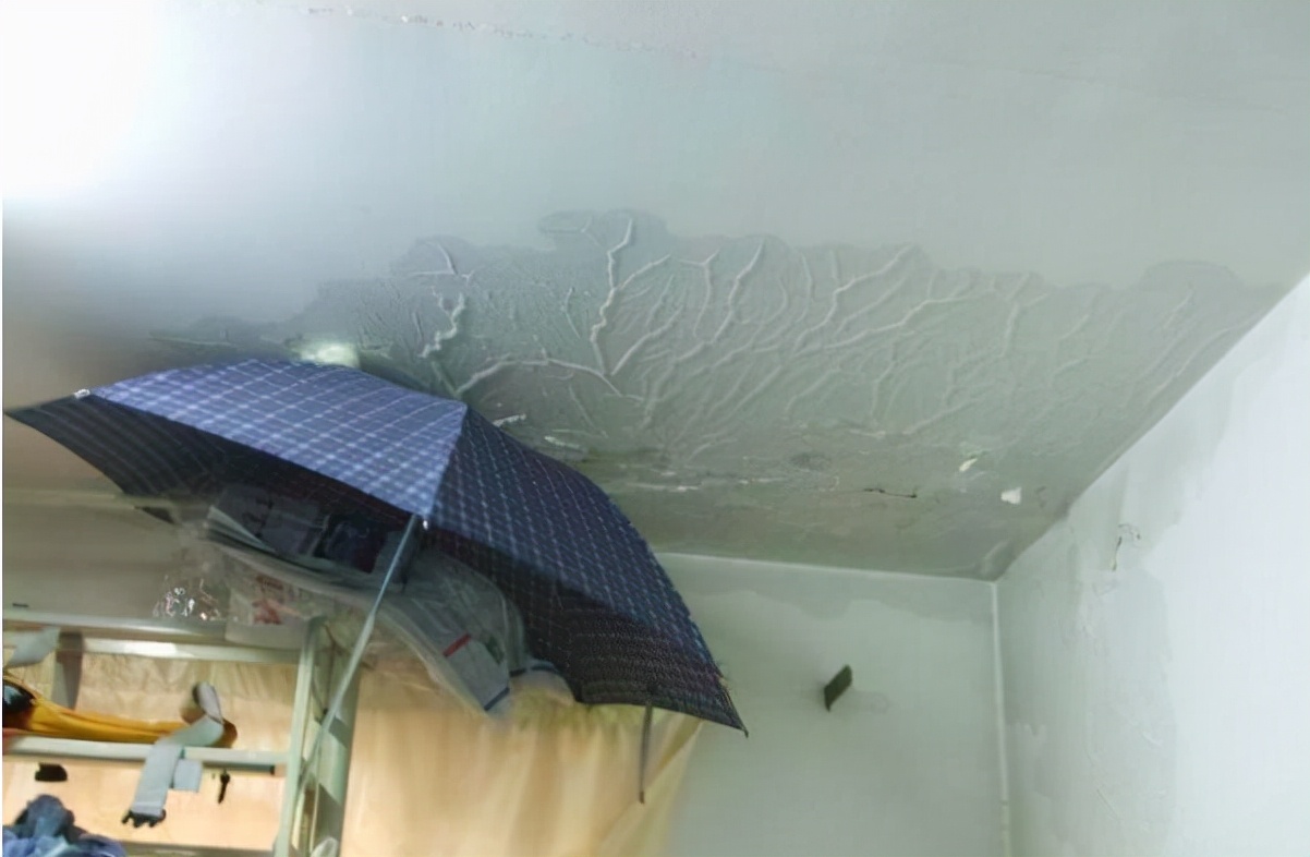 卫生间阳台漏水免砸砖做防水,阳台卫生间漏水用什么胶好