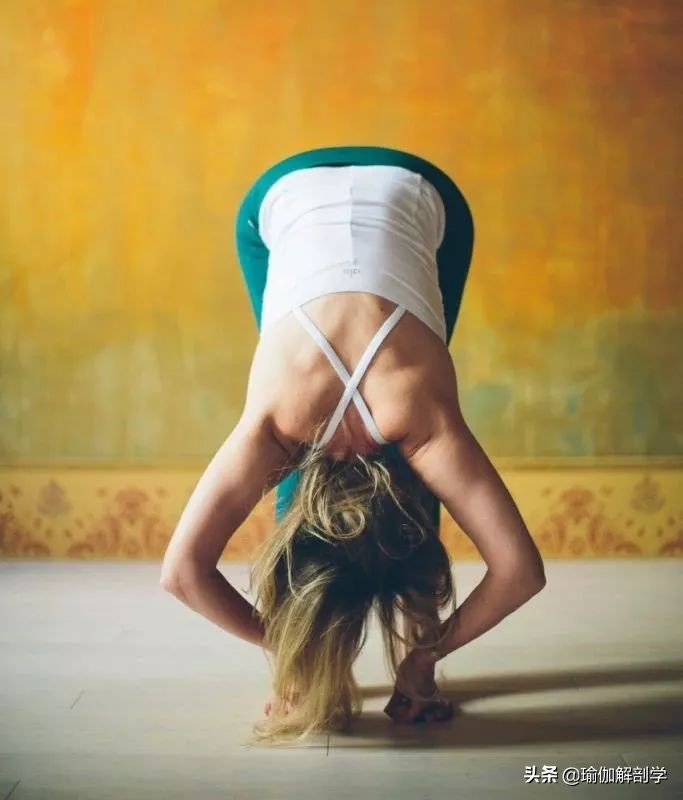 腰部放松操八个动作,6个动作缓解下背疼痛