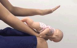 男童喉咙卡异物邻居施救,孩子遭异物卡喉医生15秒救回