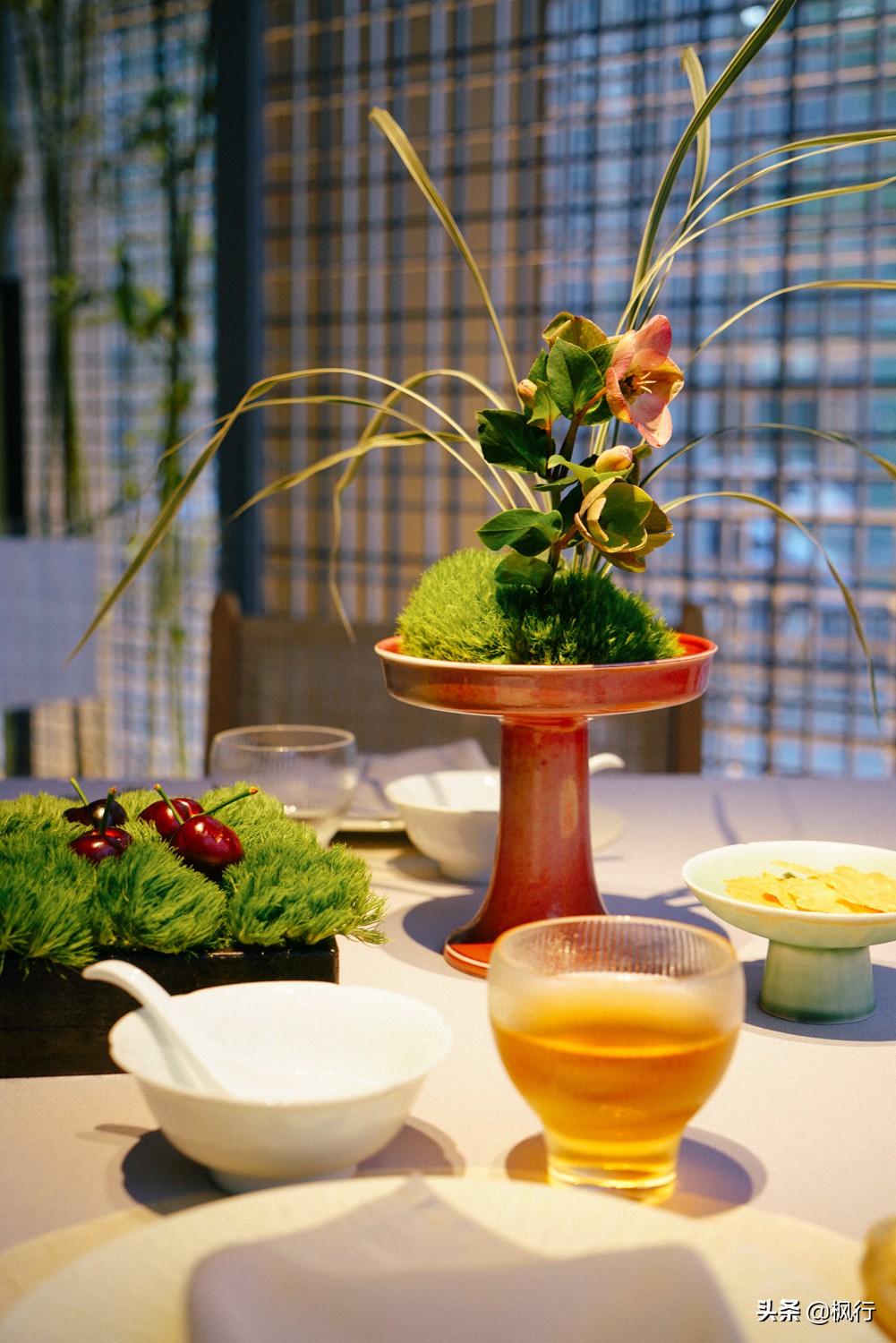 这家北京二环内的粤菜馆，装修获大奖，松板肉、乳鸽、罗氏虾惊艳