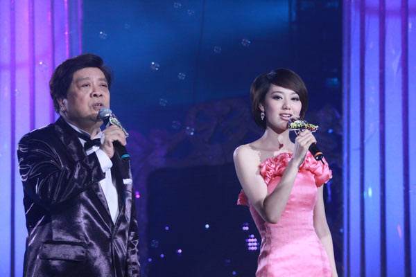 英语主持人王冠的绯闻事件完整版,央视主持人王冠被开除