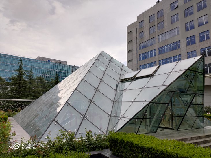 rog游戏手机5用后感受,用了五天的手机卖7500值吗