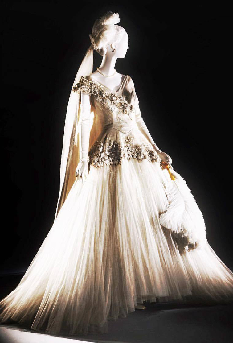 英女王高贵优雅的一生,英女王高贵气质的视频