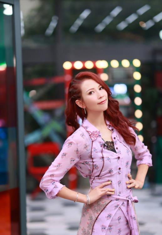 蔡少芬新发色,蔡少芬穿搭黑白