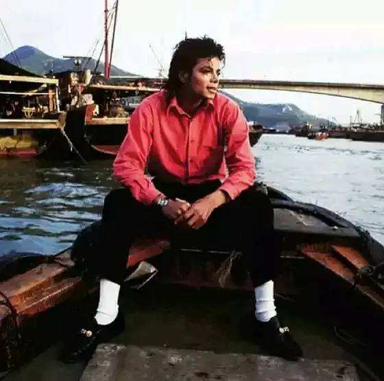 迈克尔杰克逊来中国的珍贵影像,迈克尔杰克逊离开时背后疑点