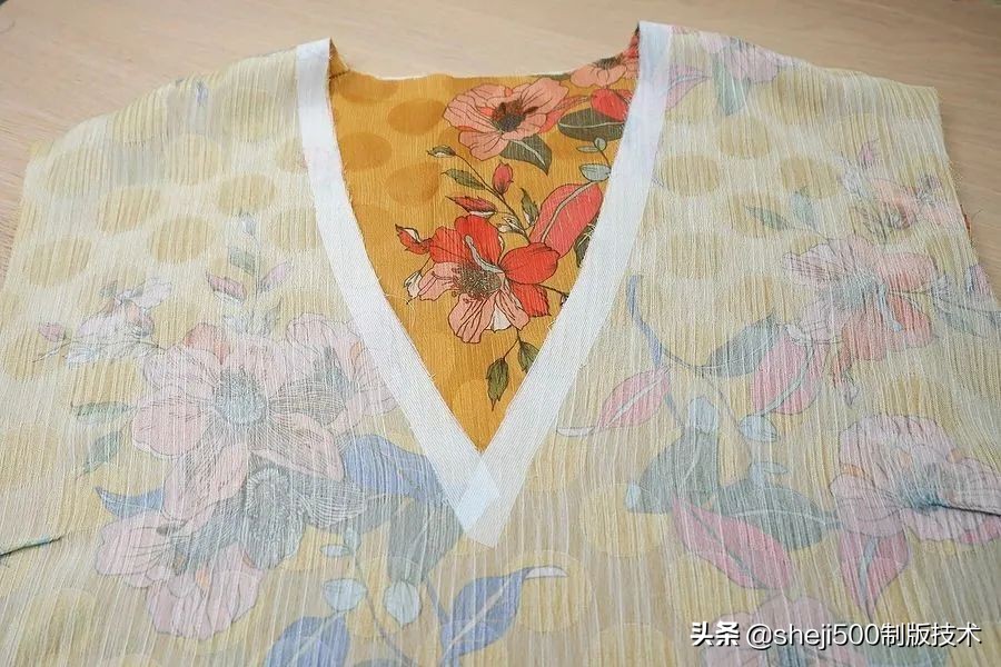 v领雪纺连衣裙领口大了怎么办,雪纺连衣裙领口大了怎么改小窍门