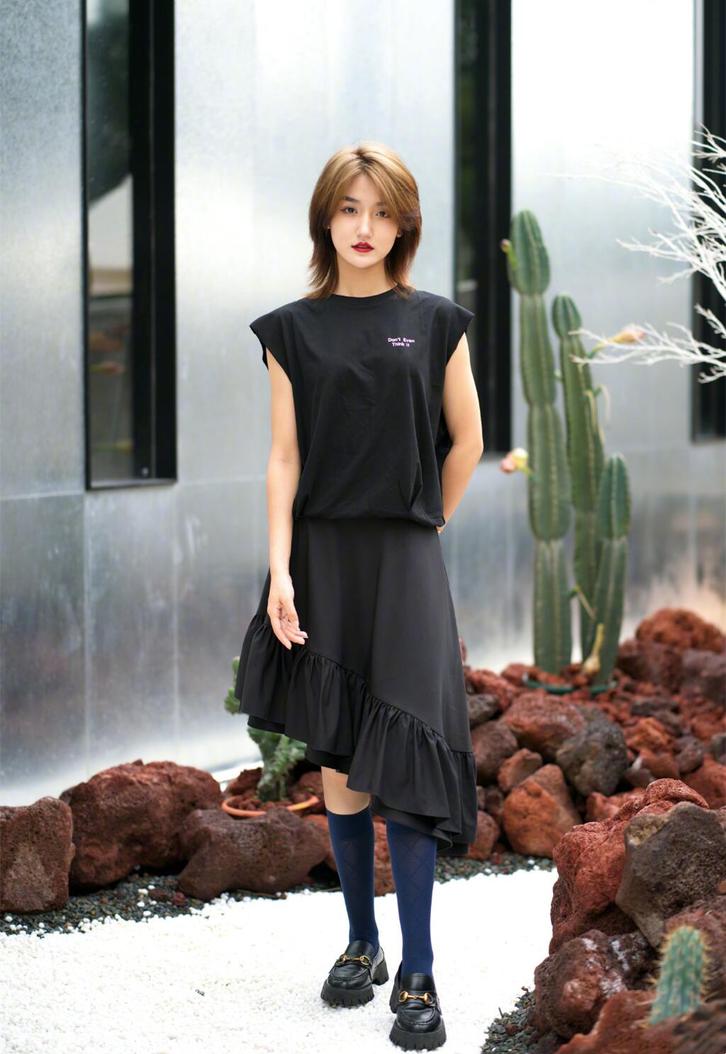 今年秋天最时髦的袜子穿法,穿袜子可以搭配的平底单鞋