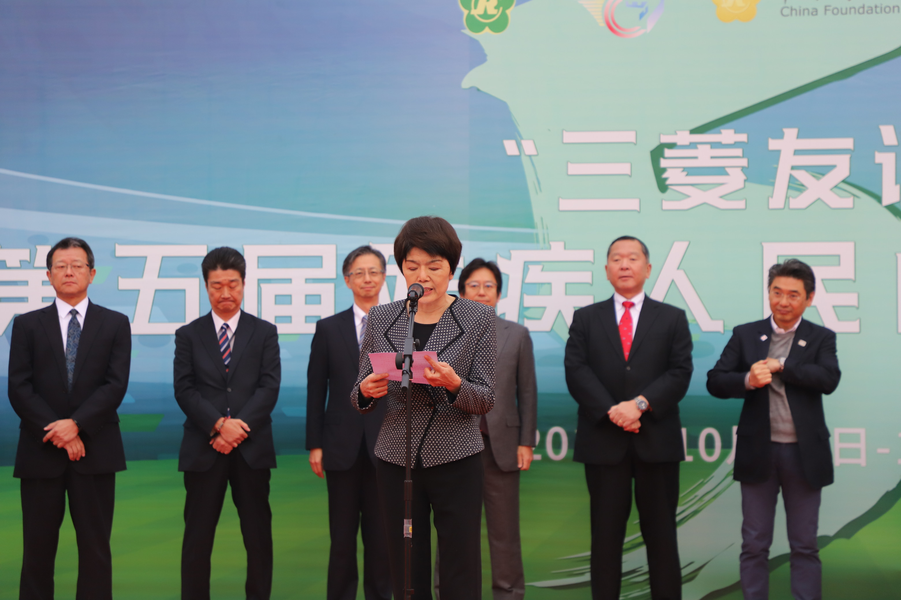 第五届残疾人民间足球争霸赛正式开赛第十三届全国政协常委、中国残联第七届主席团主席张海迪等领导出席