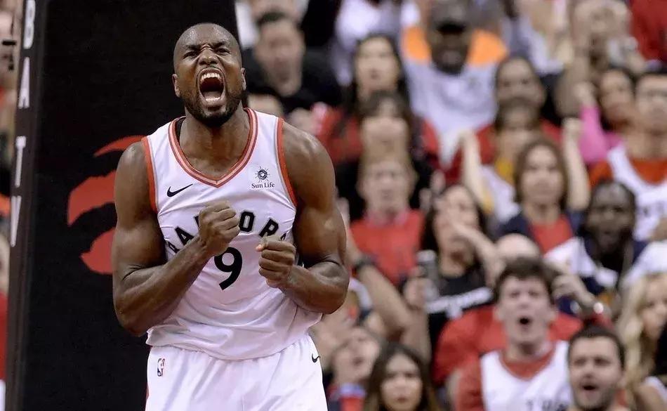 猛龙夺冠巡游洛瑞,洛瑞为什么能成为猛龙队史第一人