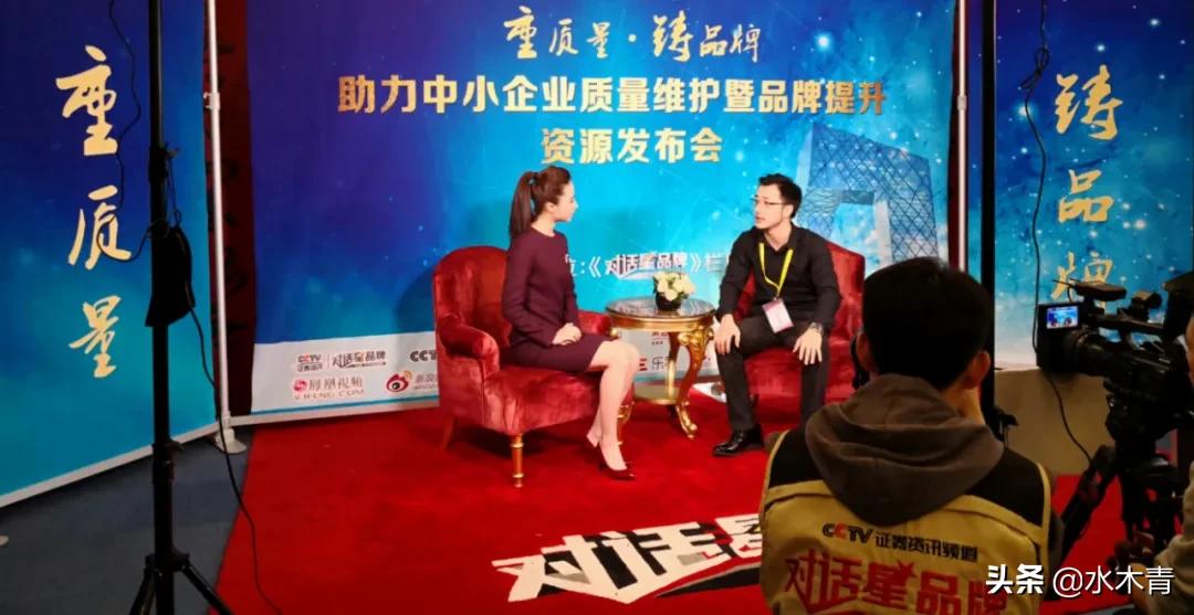 邹伟：逸笔草草绘形神，教有独方占鳌头