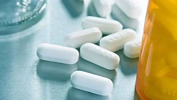 止痛药会上瘾，宁愿强忍疼痛！这种做法万万不可，看看医生怎么说