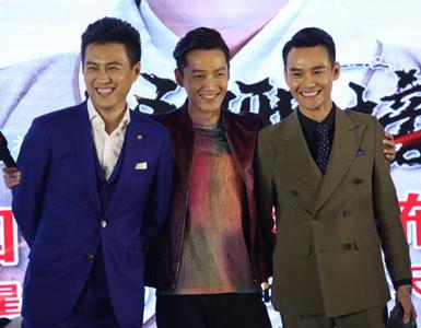 他曾是“职场男神”，娶“北电才女”李佳，今一家四口其乐融融