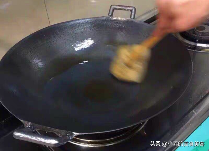 生铁锅炒菜好用吗,熟铁锅和生铁锅哪个不粘