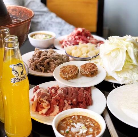 老北京涮羊肉：在胡同间寻觅，只为了这一口魂牵梦绕的涮肉