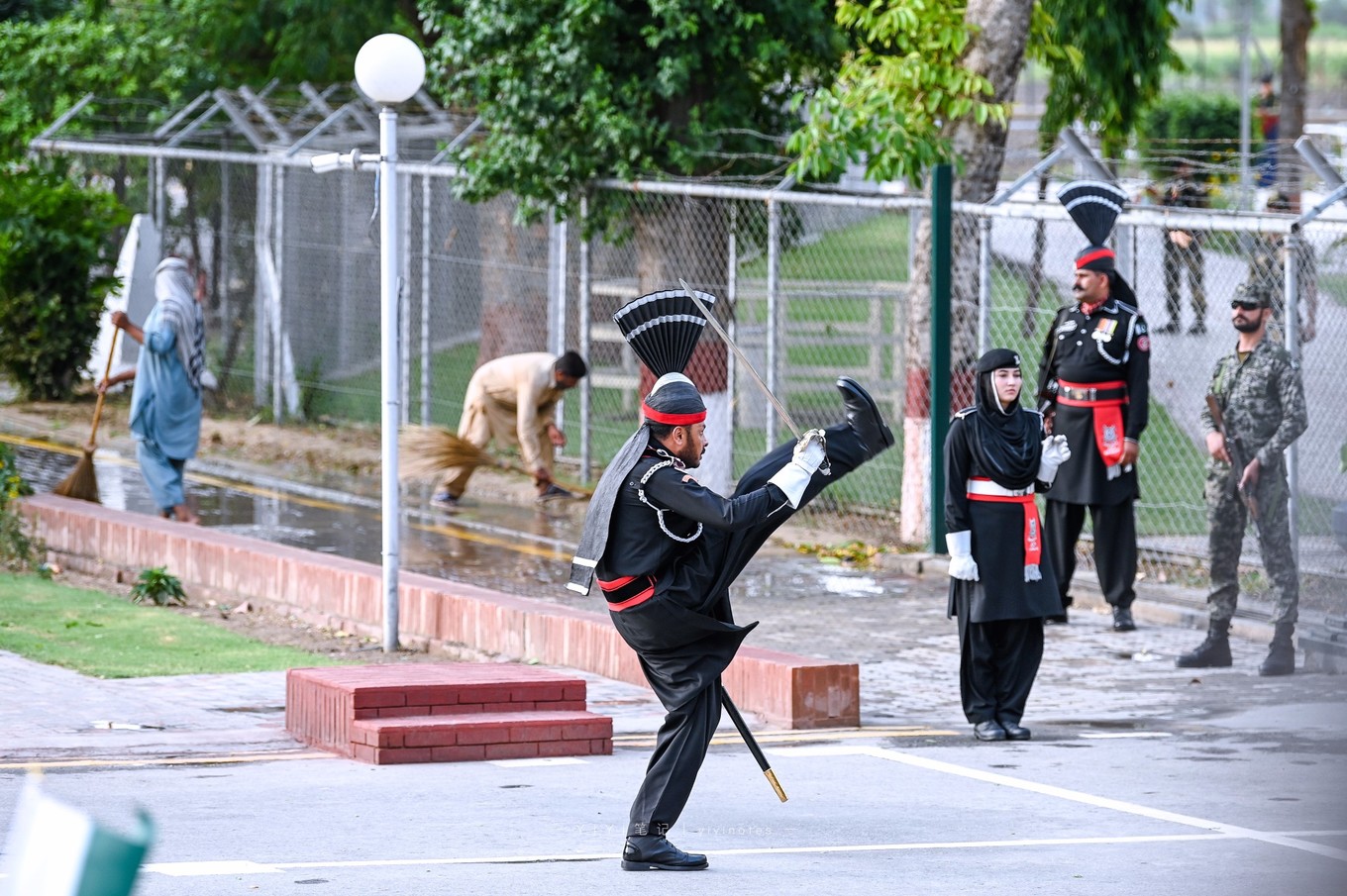 全世界最奇葩的表演,世界上最奇葩升降旗印巴