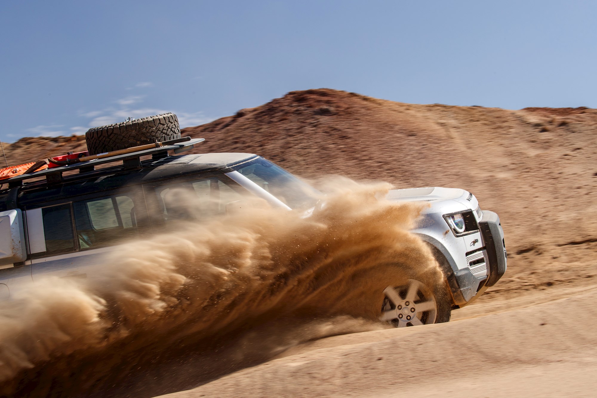 非洲三天“魔鬼”拉练，看海外编辑如何评价新一代路虎卫士